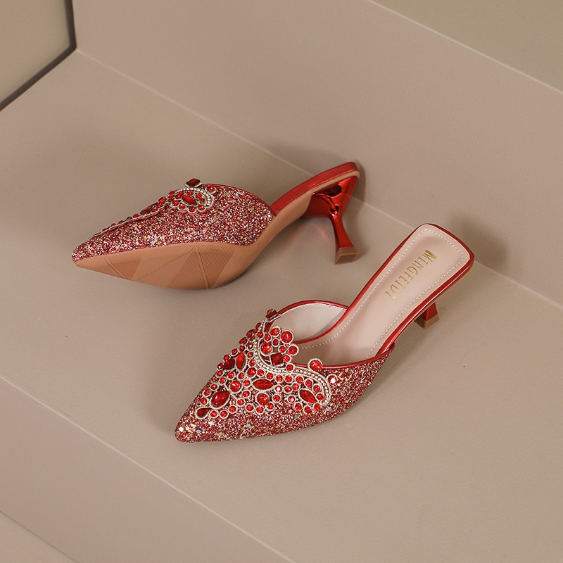 2024 verano nuevo estilo red red diamond medio zapatillas zapatillas de tacón frío zapatillas de tacón alto zapatillas de mujer ropa exterior de moda tacones delgados punta