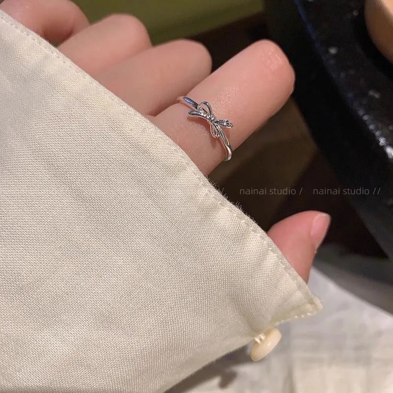 Ballet Bowknot ~ Silberner minimalistischer Ring im koreanischen Stil, exquisites Nischendesign für den Zeigefinger, einzigartiger Ring für Damen_voghion.com