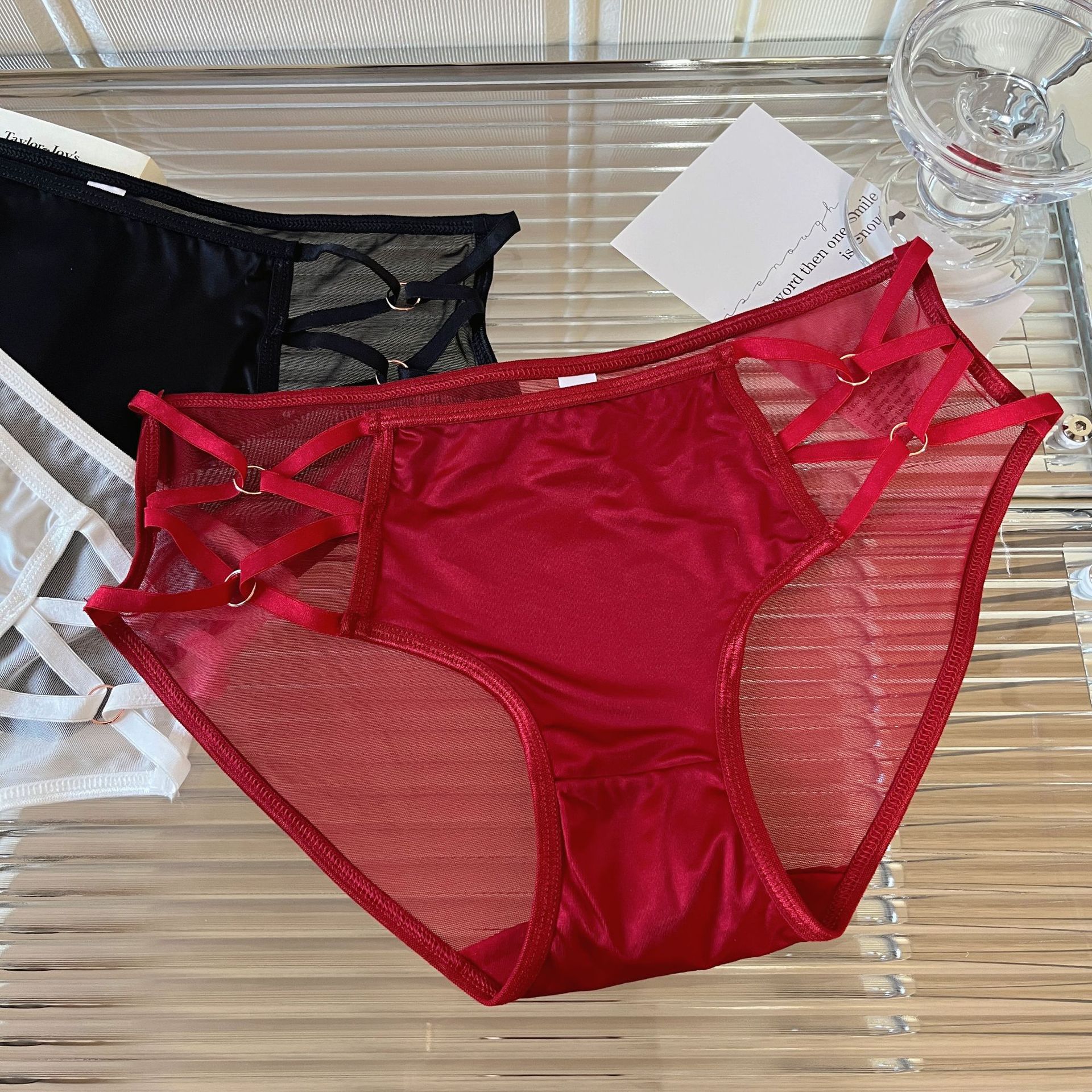Amado por el oro * Nuevo sexy puro estilo de ropa interior de estilo francés satén hueco cruzado de correa de mujer