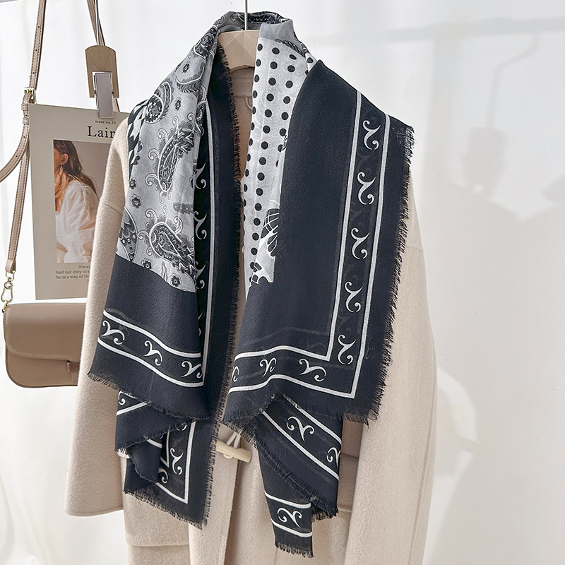 130 toallas cuadradas de primavera y verano de moda moda coreana vintage mujer alta sensación de impresión exterior con un chal