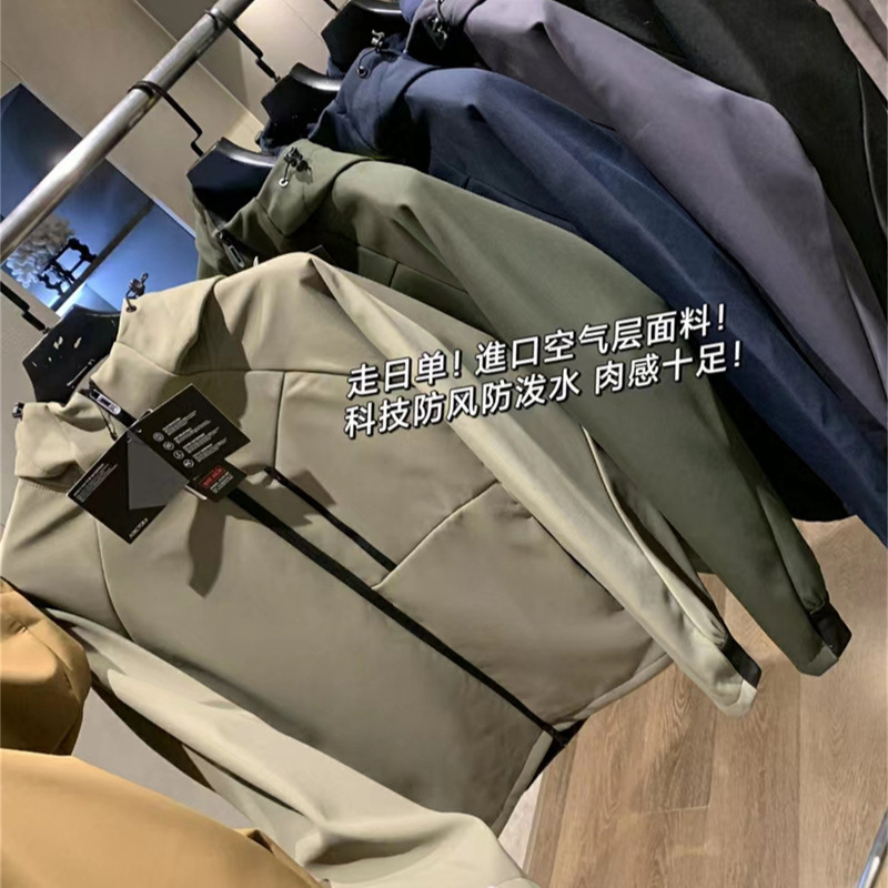 Same Style! Original 1K8+! Outdoor Soft Shell Windproof, Waterproof, Brushed Warm Hooded Assault Jacket Trendy Jacket
