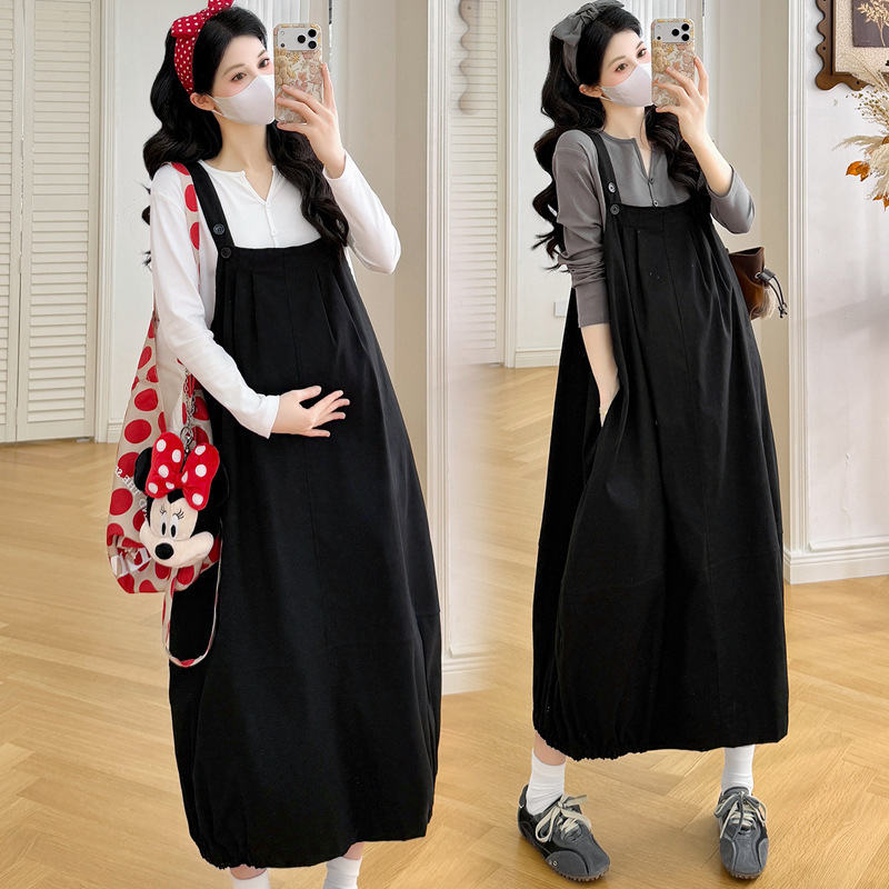 Maternity wear for autumn: trendy new fashion for stylish moms, high-end T-shirt top + casual versatile suspender skirt, plus-size two-piece set Maternity wear for autumn: trendy new fashion for stylish moms, high-end T-shirt top + casual versatile suspender skirt, plus-size two-piece set