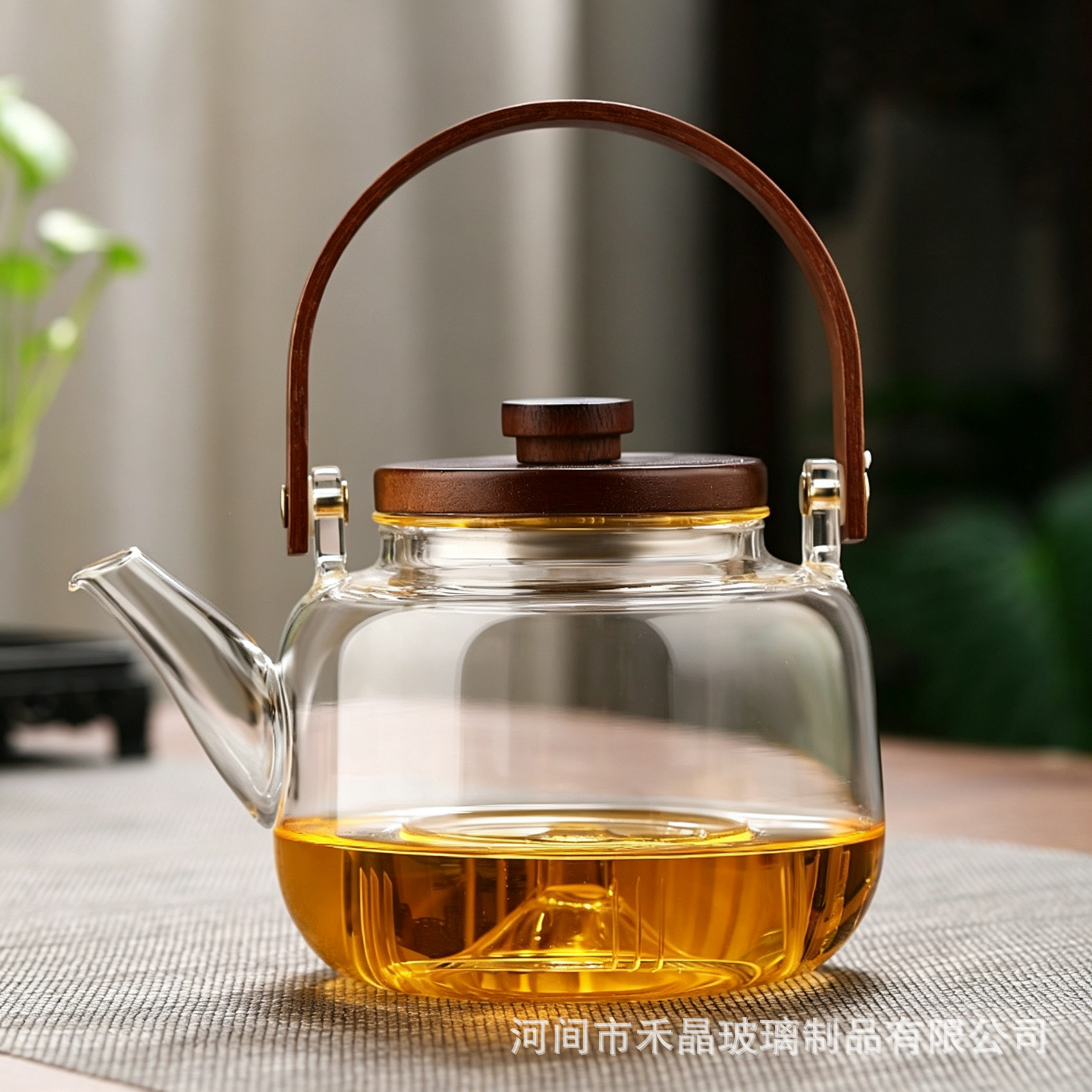 Transparent vertical stripes, flat [no liner] lid comes with rubber ring