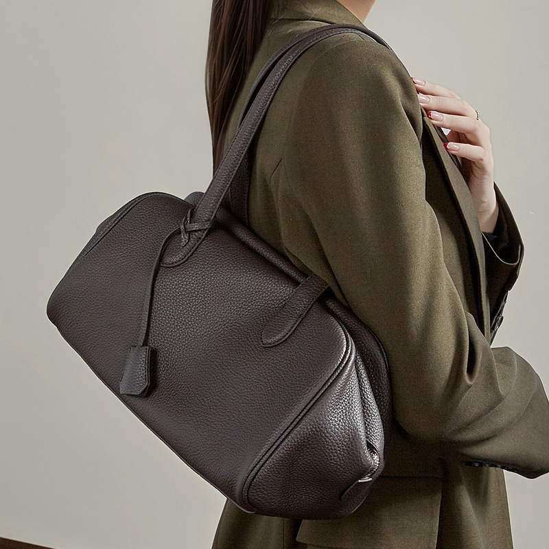 First-Layer Cowhide Tote Bag Hobo Underarm Bag Simple and Fashionable Bucket Bag Single Shoulder Crossbody Bag for Women 2026 New Winter Model First-Layer Cowhide Tote Bag Hobo Underarm Bag Simple and Fashionable Bucket Bag Single Shoulder Crossbody Bag for Women 2026 New Winter Model