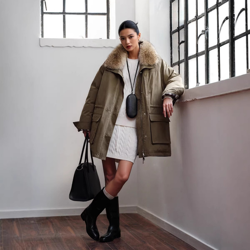 Jiarong Factory: Detachable coyote fur collar, 90% goose down, workwear style, drawstring waist fur parka | Cool style statement Jiarong Factory: Detachable coyote fur collar, 90% goose down, workwear style, drawstring waist fur parka | Cool style statement