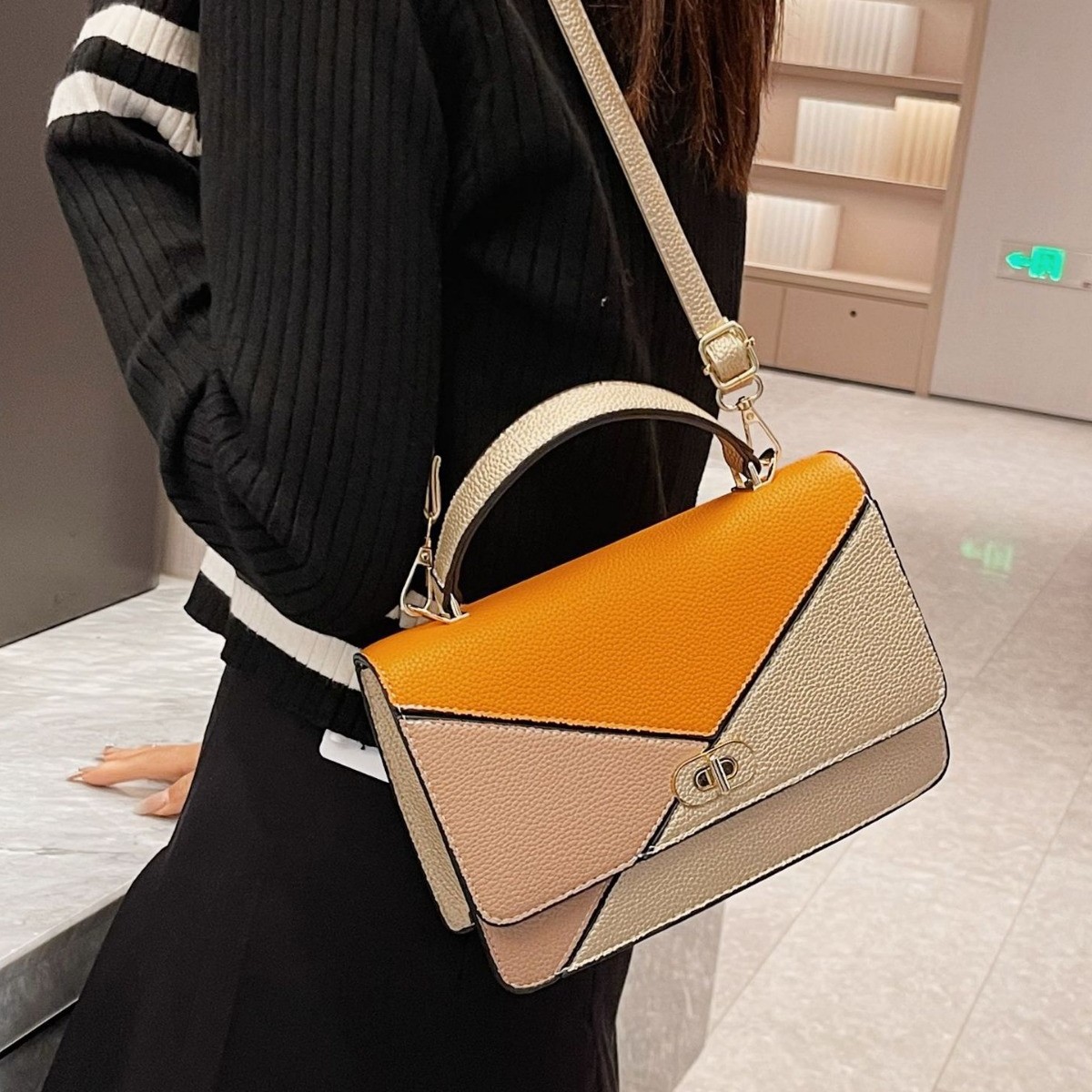 2023 comercio exterior estilo caliente bolsa cuadrada pequeña de gran capacidad otoño e invierno nuevos productos tendencia costura patrón de lichi bolso diagonal de un solo hombro mujer