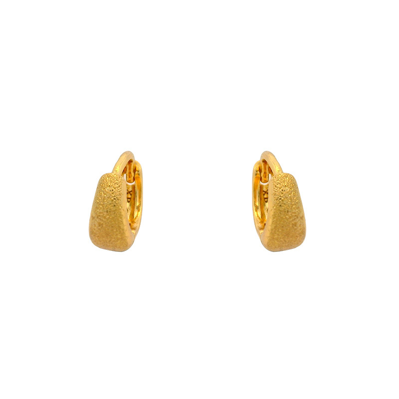 Xuping aleación de moda chapado 24k color esmerilado nicho de diseño simple de alta sensación ligera orejas de lujo personalizadas para mujeres