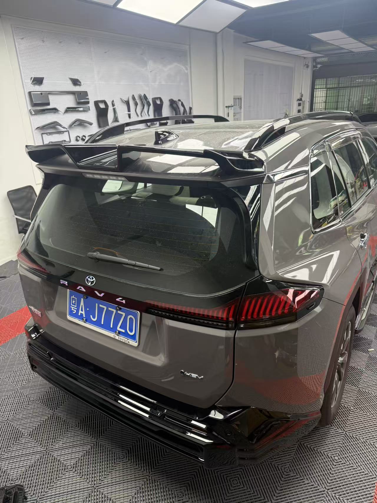 Suitable for the 2026 new Toyota RAV4 rear spoiler modification and decorative spoiler