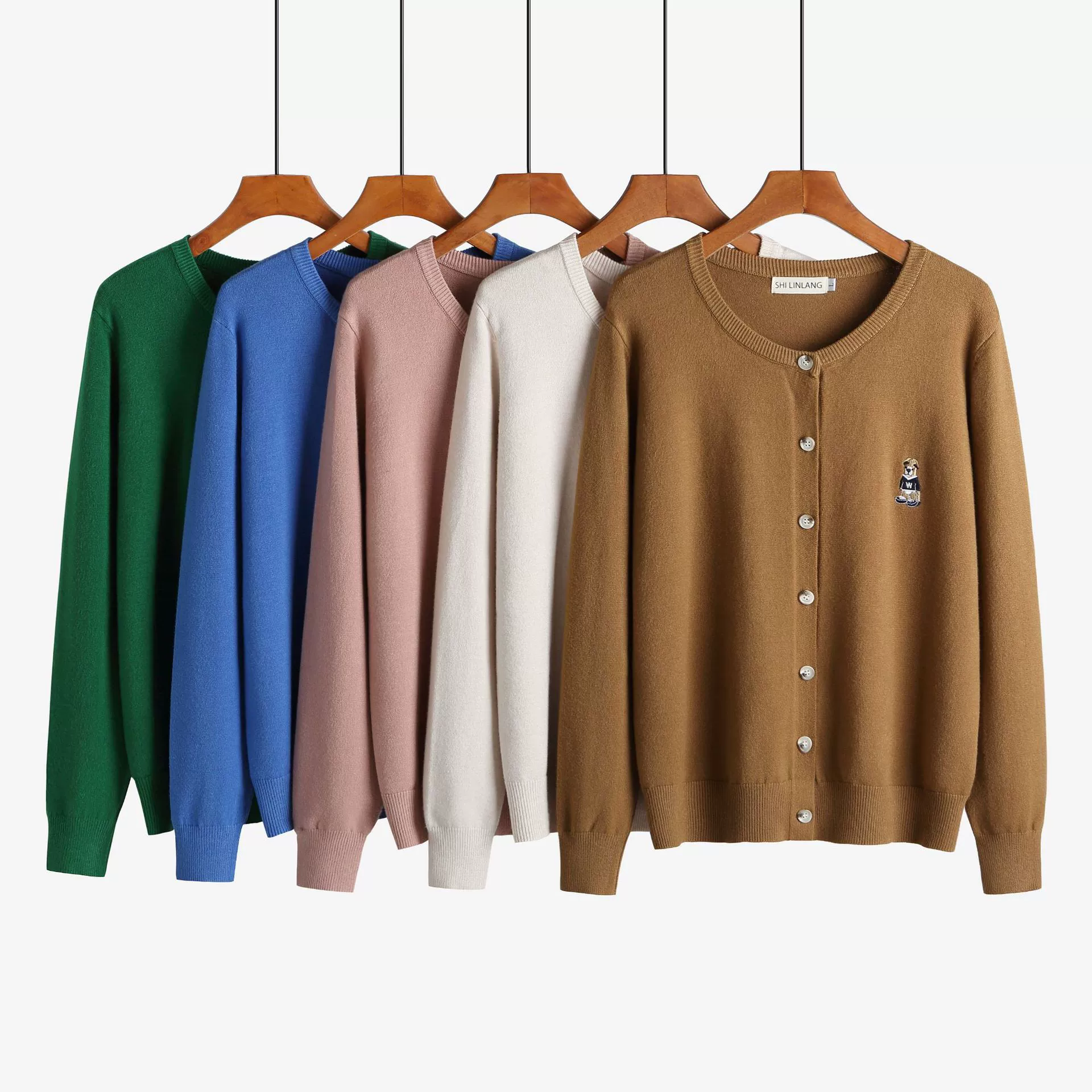 Большой размер женщины 2024 осень-зима новый медвежонок трикотаж с вышивкой кардиган с круглым вырезом толстый свитер куртка 220 кг