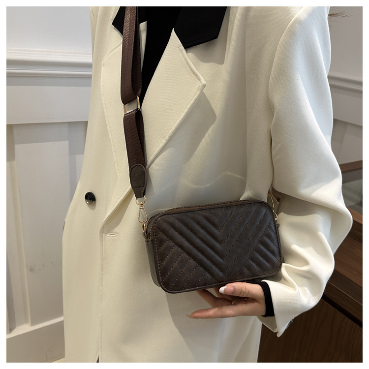 150g Weight Nylon Lining Material Sewing Thread Fashion Element Zipper Closure Type Single Shoulder Strap Strap Type Crossbody Bag Bags Type Casual, Daily, Shopping Occasion Pu Leather Material Solid Color, Lingge Pattern All Seasons Season Women's Gender Classic Style Style Square Shape Women's Pu Leather Solid Color Lingge Classic Style Sewing Thread Square Zipper Crossbody Bag 8