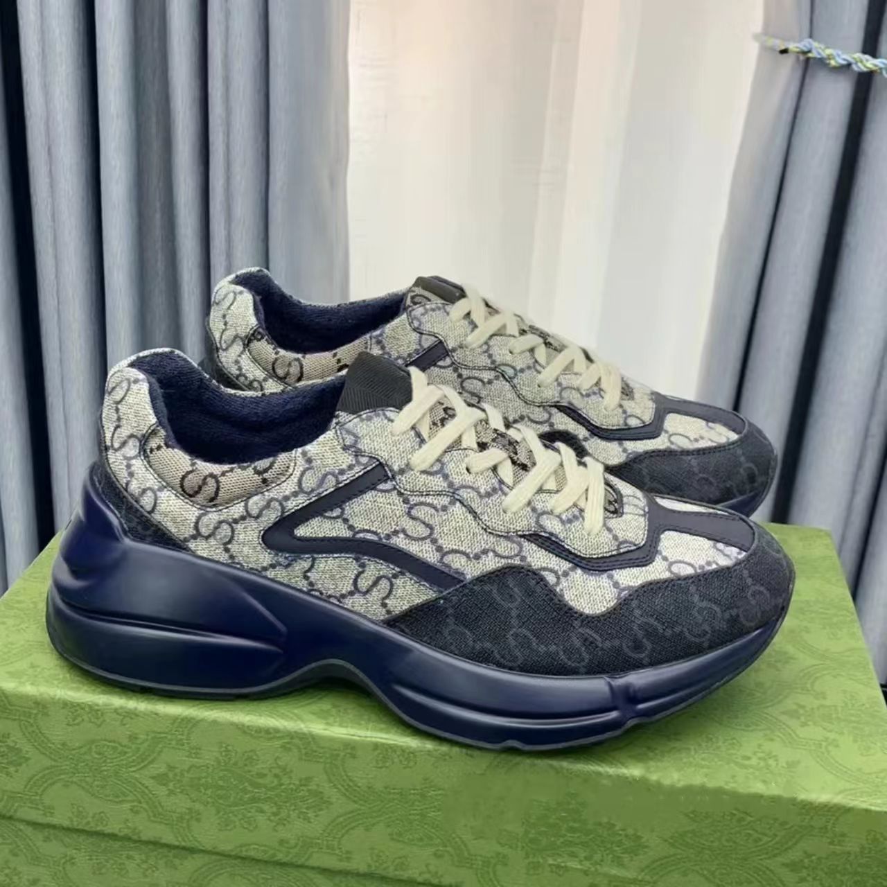 Celebrity-Inspired Thick-Soled Dad Shoes for Men and Women, Height-Increasing Casual Sports 2025 New Mickey Genuine Leather Versatile White Shoes