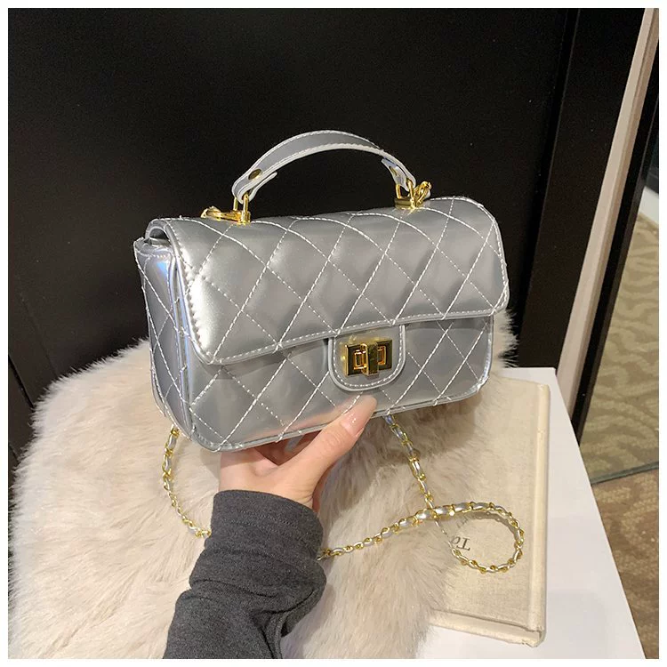 Shoulder bag with diamond pattern, one-shoulder bag, chain, Chanel style, genuine leather