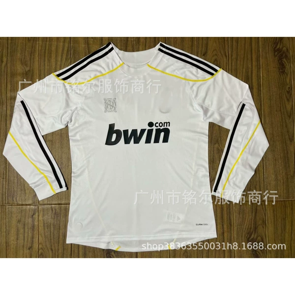09-10 Royal M's long sleeves at home