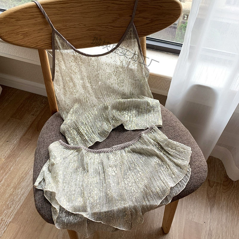 Летние шорты на подтяжках из ледяного шелка, пижамный костюм, женский комплект из двух предметов, красивый жилет с открытой спиной, ультратонкая соблазнительная ночная рубашка