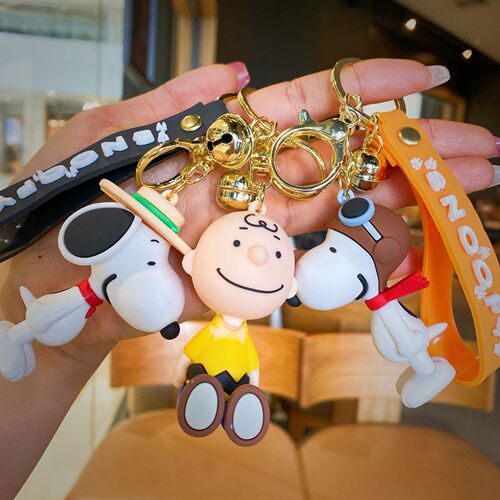 Cartoon Cute Snoopy Keychain Personalized Charlie Doll Car Keychain Pendant Fashion Small Gift Wholesale
