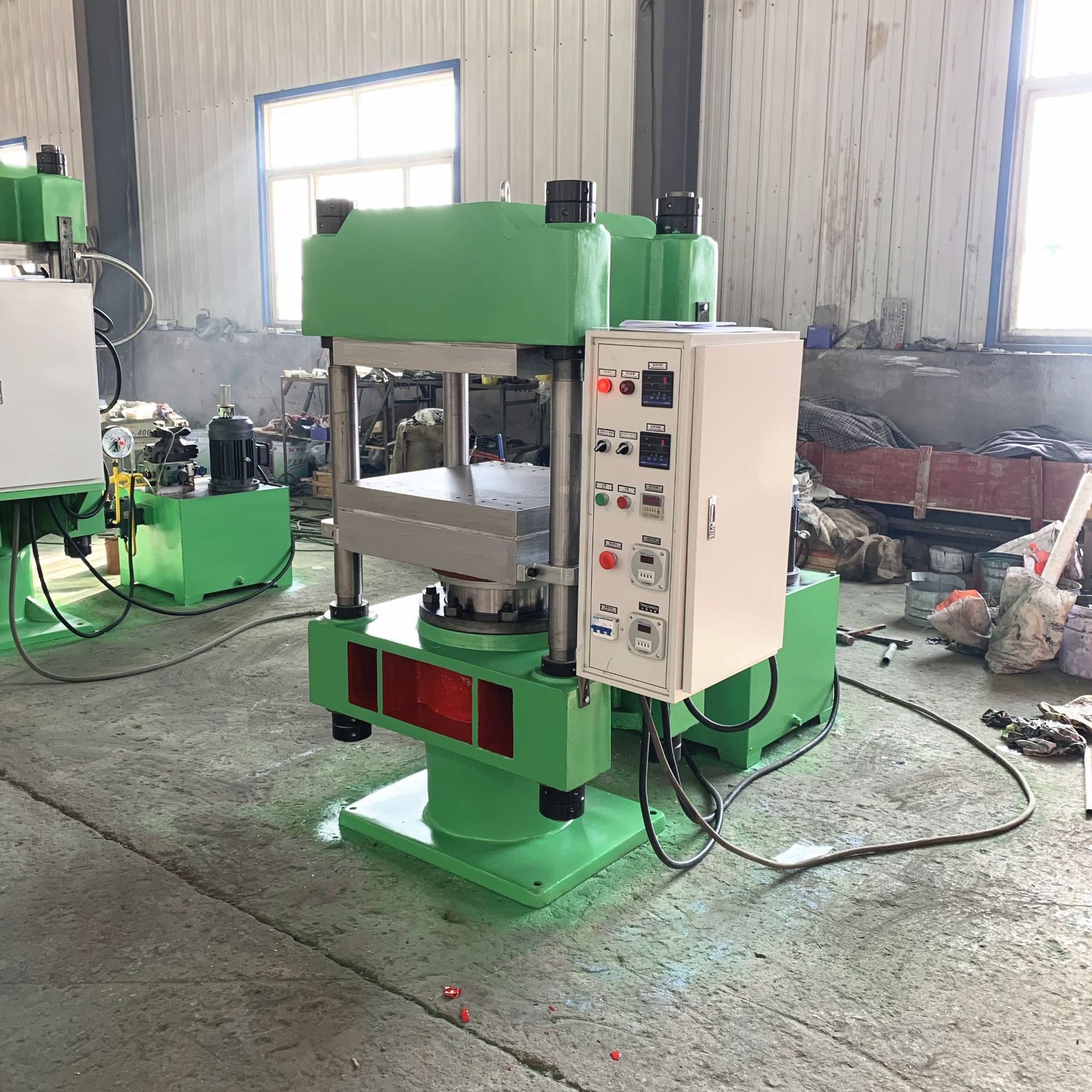 100T600x600x1油加热自动控制硫化机