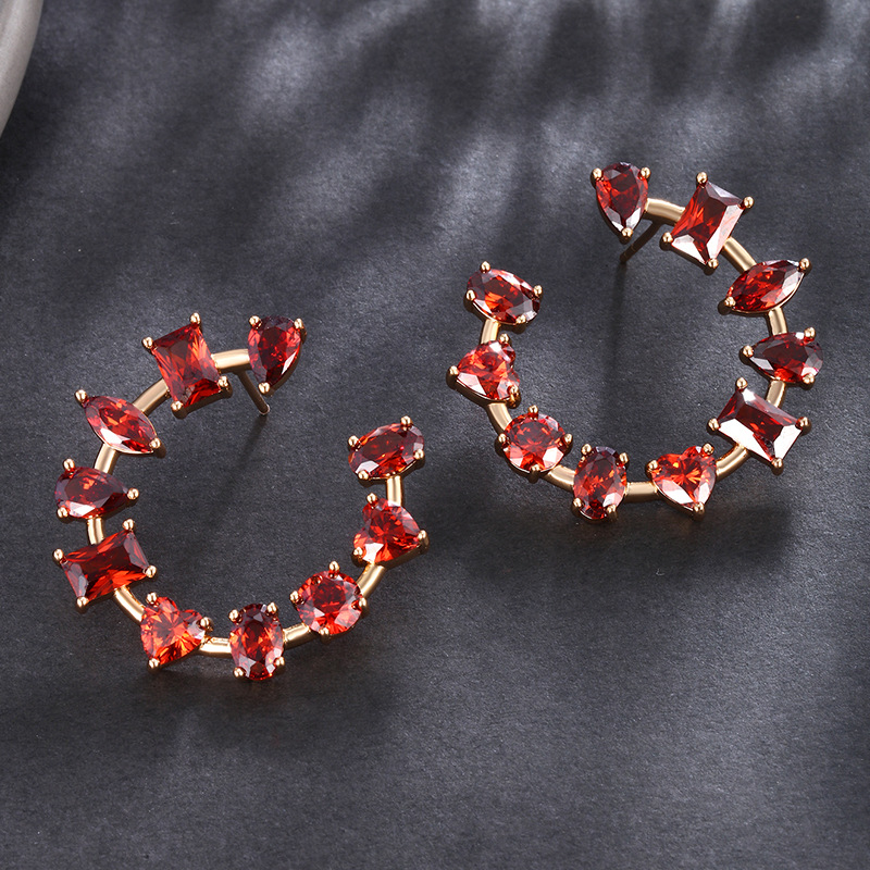 Xuping Europa y los Estados Unidos transfronterizos nuevos aretes de zircon irregulares de color de moda para mujeres aretes de banquete