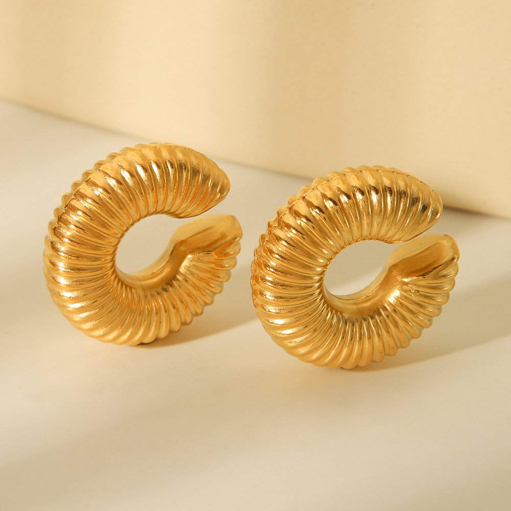 Pinzas para los oídos huecas de galvanoplastia al vacío de acero inoxidable de celebridades netas de INS, pendientes de alta gama de todo fósforo de moda femenina de nicho