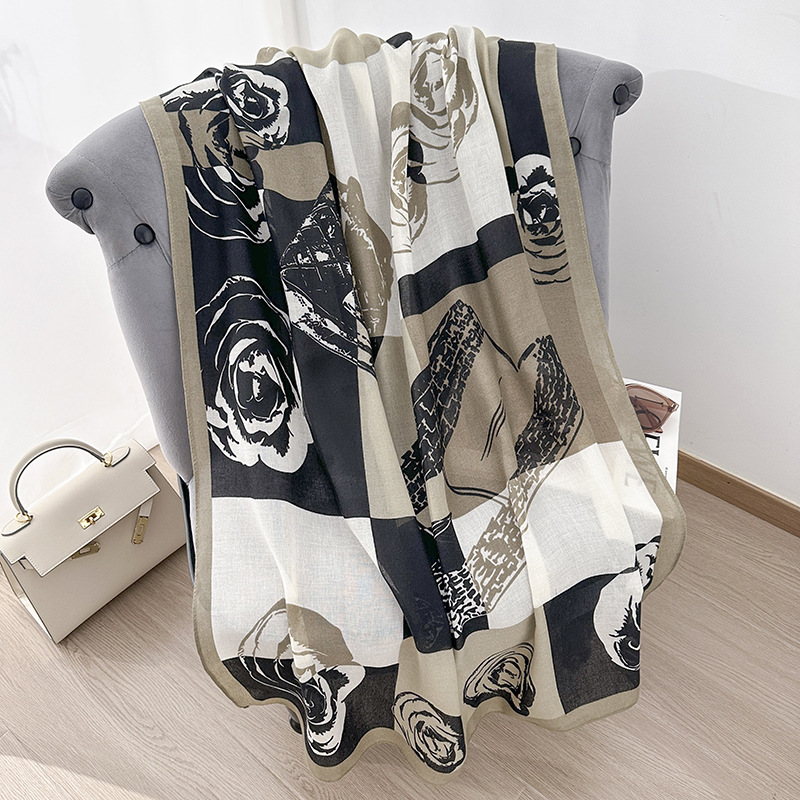 Bufanda de camelia Xiaoxiangfeng, estilo de todo fósforo de moda, habitación con aire acondicionado en contraste en blanco y negro, chal cálido, bufanda de protección solar de viaje