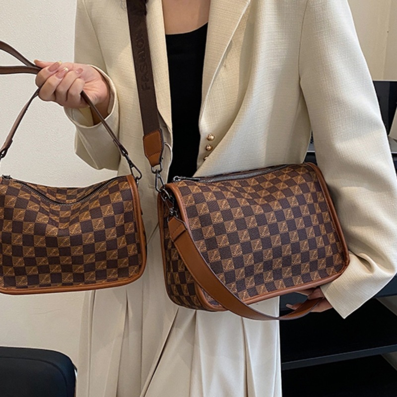 今年流行腋下包包女2025新款时尚大容量通勤包女士宽带单肩斜挎包|undefined