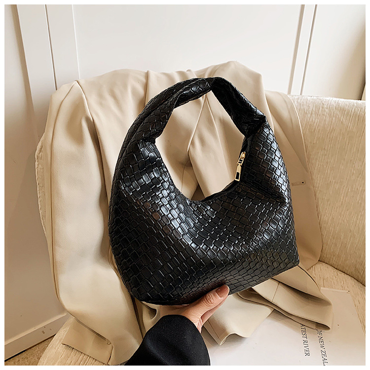 thumbnail image 1 of Bolso tejido de axila 2025 nuevo modelo de color sólido, gran capacidad, bolso de mano y hombro para mujer, práctico para el trabajo y las compras., 1 of 10