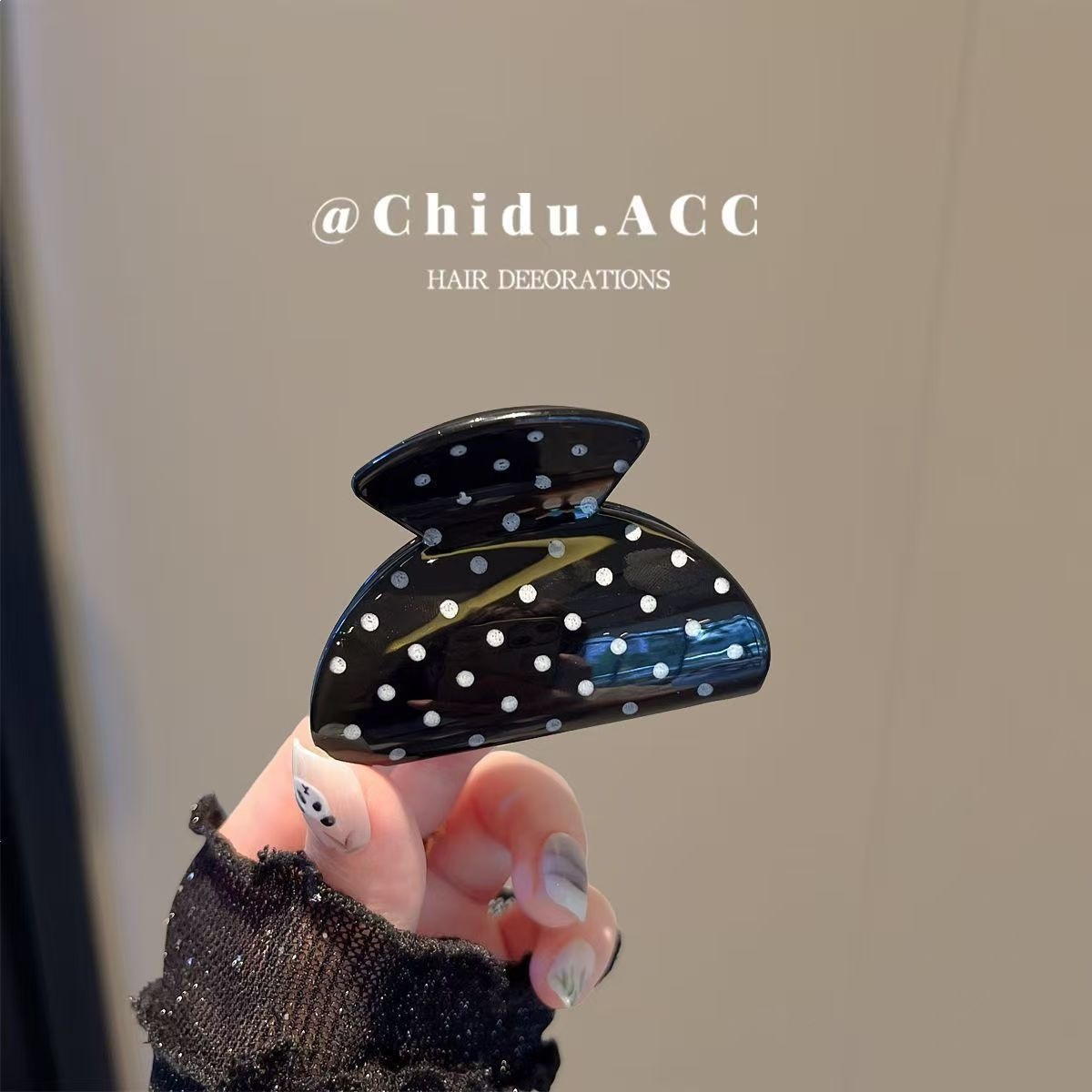 Small semicircle polka dot black [7cm]