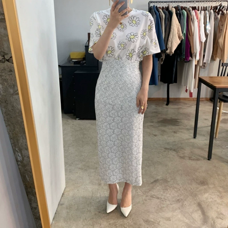 Корейская футболка с маленьким цветочным принтом + универсальная юбка с эластичной резинкой на талии ~ с подкладкой