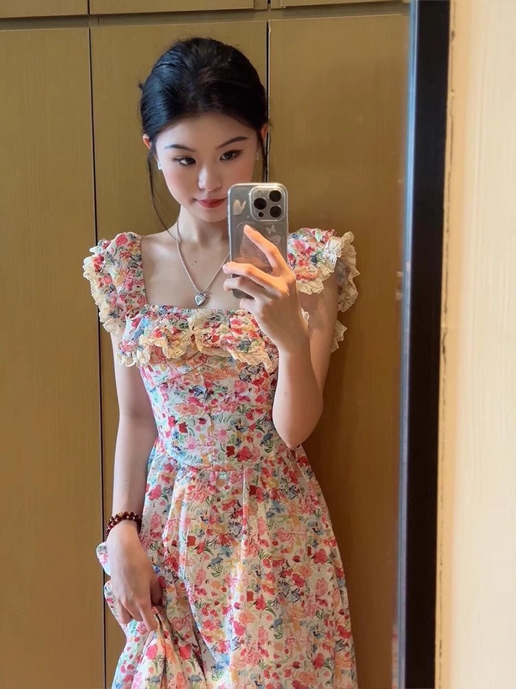 Seaside Vacation Style Dress, Summer French Style, Gentle and Chic, Small Flying Sleeves, Floral Fairy Dress, Waist Slimming