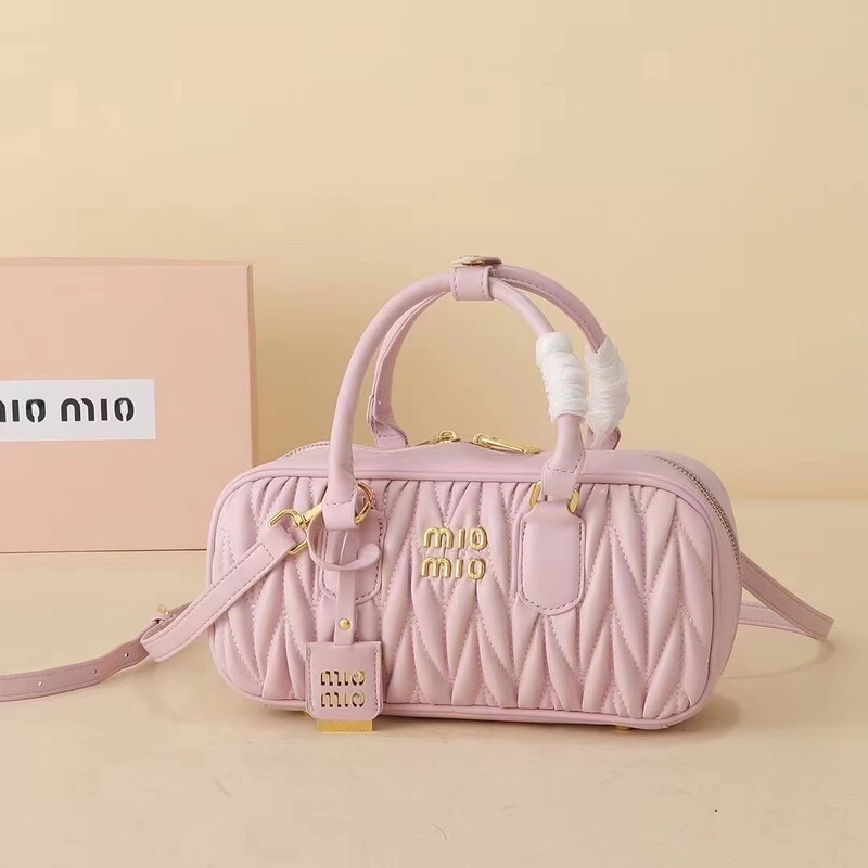 在庫あり M's IU 同型プリーツボウリングバッグ マテラッセ ソフトレザー ポータブル レディースバッグ ミュウミュウ クロスボディピローバッグ|undefined
