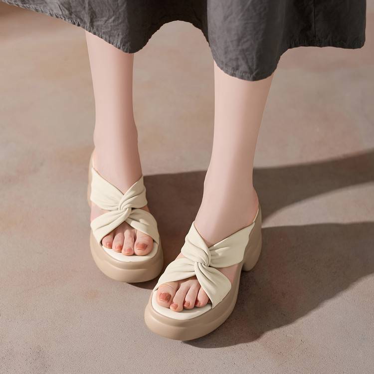 Dép sandal nữ quai chữ V đế tăng chiều cao mềm nhẹ đi biển mùa hè — màu trắng ngà, màu mơ chi tiết 18