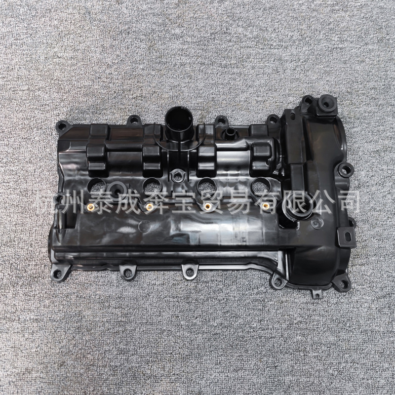 Suitable for Mazda 2 Engine Cylinder Head Valve Cover P301-10-210 P30110210