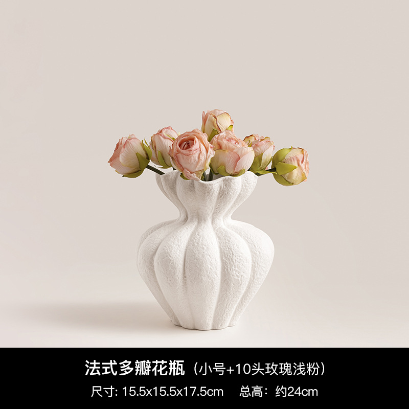 Small french multi-petal vase + 10 rose light pink