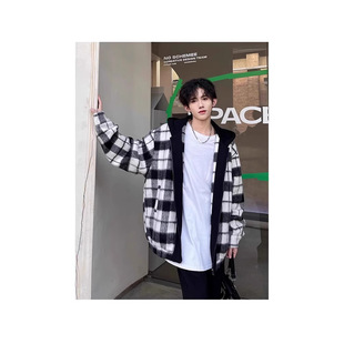 ��Ůͬ��＾�كɼ������n���Bñ�A��С���L�ڼt�׸���ë������
