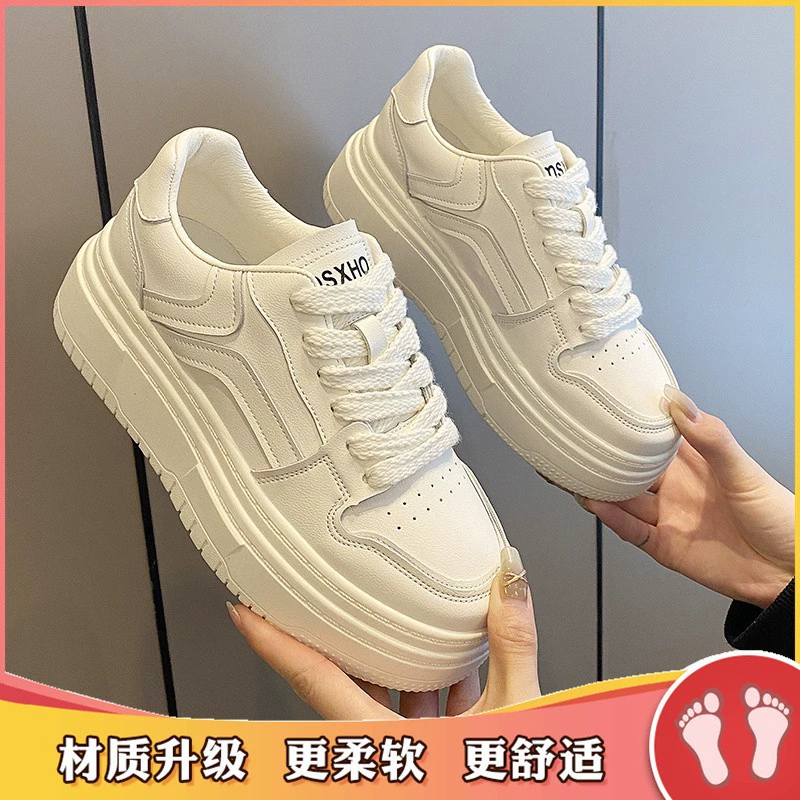 Корейские маленькие белые туфли для женщин 2024 весной новый красный тренд для студентов дикие кексы с толстой подошвой модные повседневные кроссовки