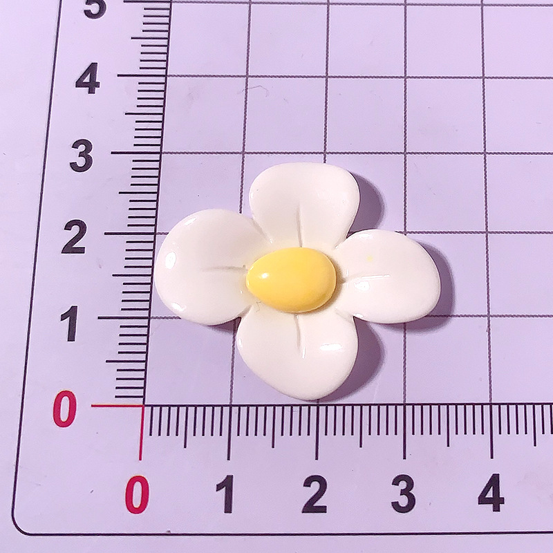 Accesorios de resina de cuatro pétalos de macarrón transfronterizo DiDi accesorios para el cabello de la caja del teléfono móvil agujero de los zapatos colgantes pequeños materiales hechos a mano