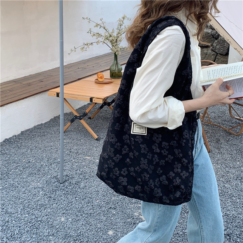 1821 Korean Style Retro Design Jacquard Vest Bag Stereo Small Flower Armpit Bag Female Student Shoulder Bag Wholesale
