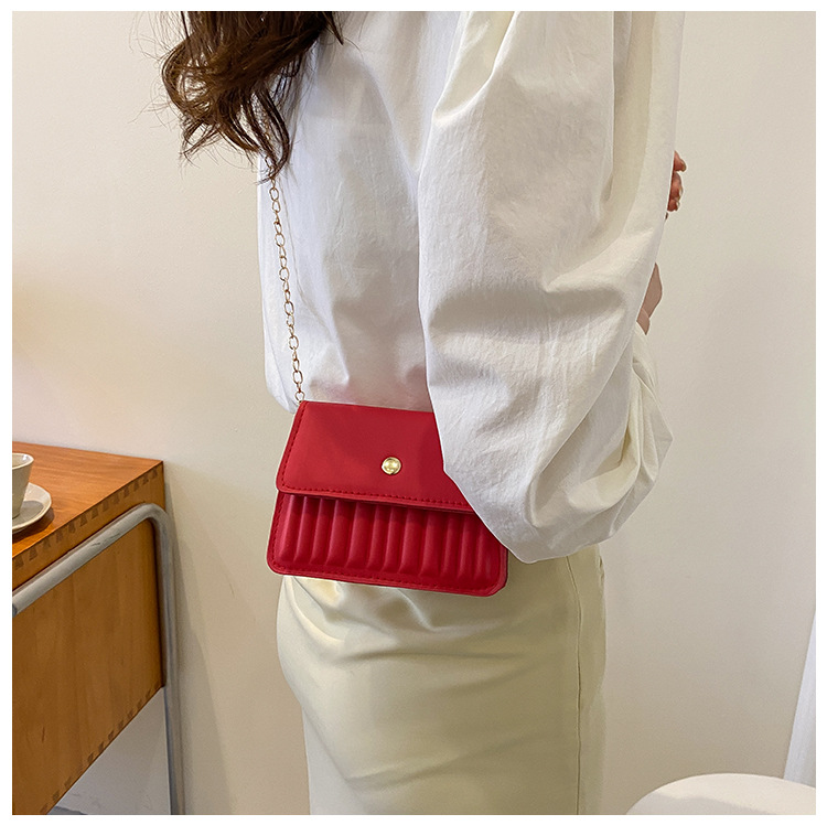 Women's Medium Pu Leather Solid Color Basic Flip Cover Shoulder Bag display picture 17