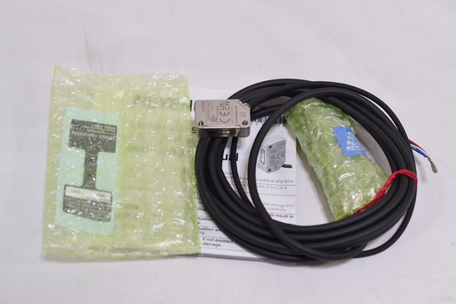 基恩士KEYENCE实物图LR-X50CG激光传感器 全新原包装