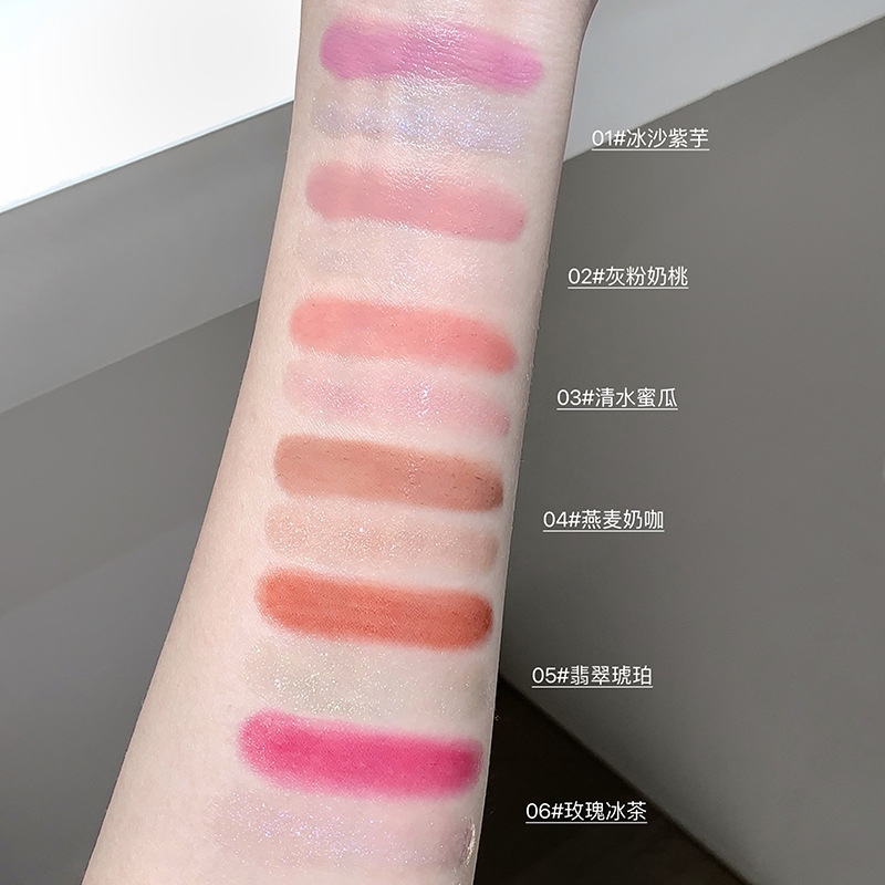 Gege bear high-gloss blush en un disco de expansión y contracción de color acuoso y brillante, maquillaje de belleza transfronterizo.
