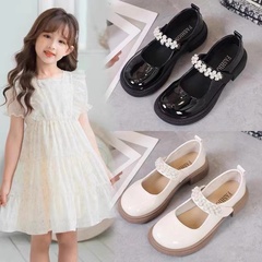 女の子の小さな革靴 2025 春と秋の新しい子供のソフトソールプリンセスシューズ夏黒中大型子供メリージェーンシューズ