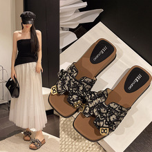 �͹����X�L����ЬŮ�ļ��⴩����¸�һ����