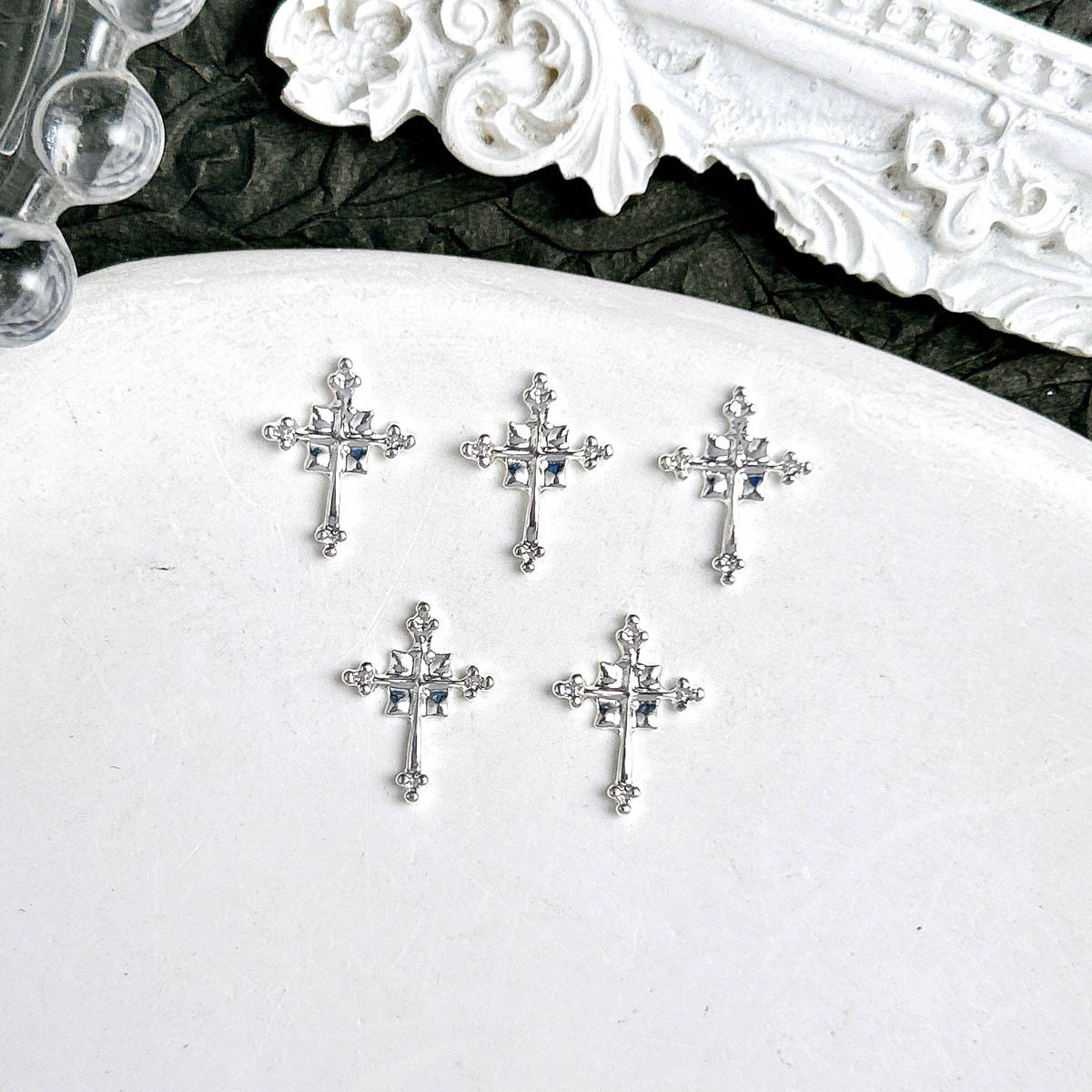 Ventas transfronterizas de joyas de manicuría cruces oro y plata super brillante diamante completo retro punk cruces joyas accesorios diy