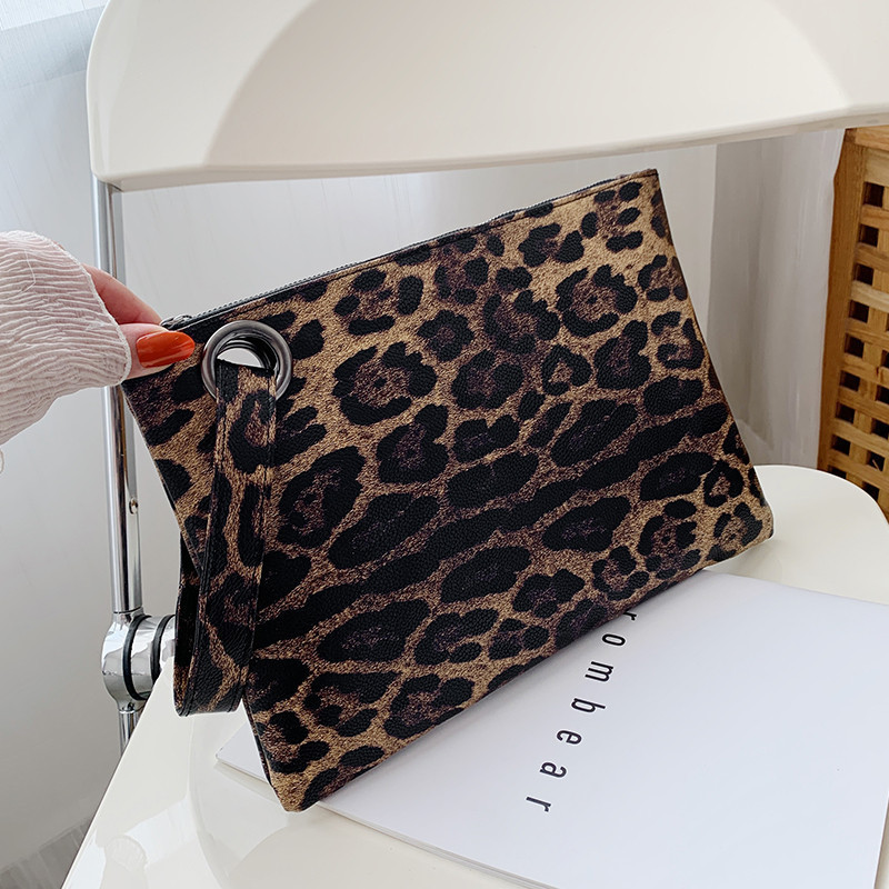 159g Weight Zipper Closure Type / Strap Type Clutch Bag Bags Type Casual, Daily Occasion Pu Leather Material Cows, Zebra, Leopard Pattern All Seasons Season Women's Gender Vintage Style, Classic Style Style Square Shape Small Size Women's Small Pu Leather Cows Zebra Leopard Vintage Style Classic Style Square Zipper Clutch Bag 3