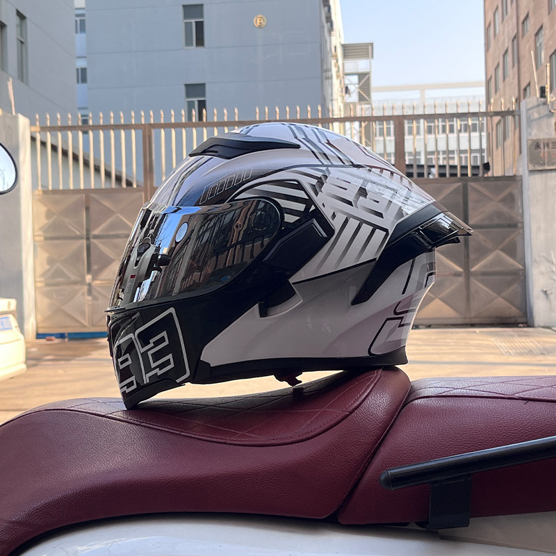 Cuatro estaciones coche eléctrico casco de seguridad cola grande superficie expuesta Jiekai 3C certificado casco de la motocicleta casco completo de la motocicleta de los hombres personalidad