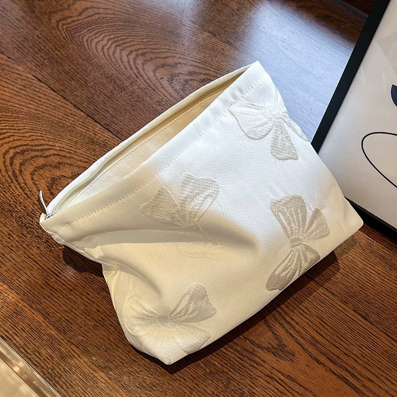 Capacious cosmetic bag, three‑dimensional travel organizer with zipper, stylish printed patterns