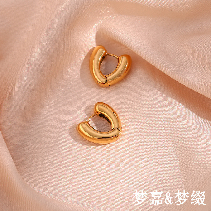 Brand fashionable earrings