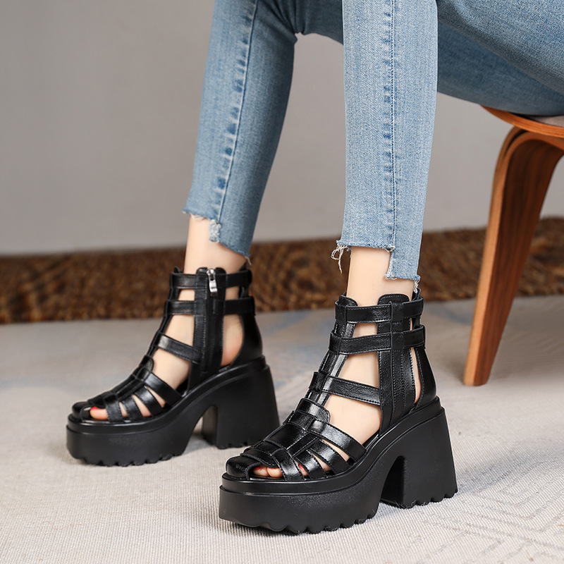Boot cổ thấp nữ đế tăng chiều cao 10 cm, phong cách martin, thiết kế hở mũi cách điệu — màu đen