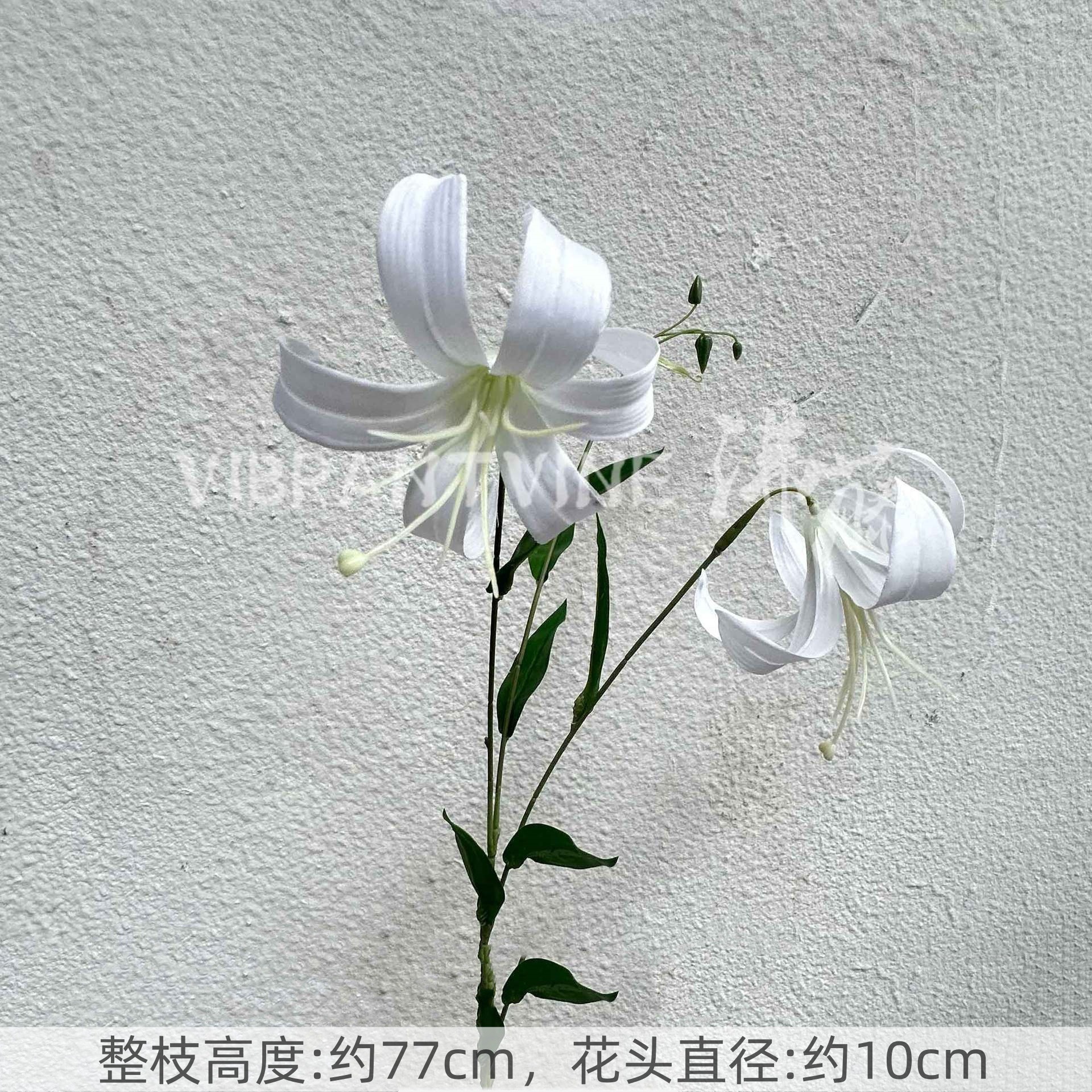 Arreglo de flores de guía de diseño de bodas blanco Arreglo de flores de guía Sala de estar del hotel Decoración de flores falsas Fábrica de flores artificiales al por mayor