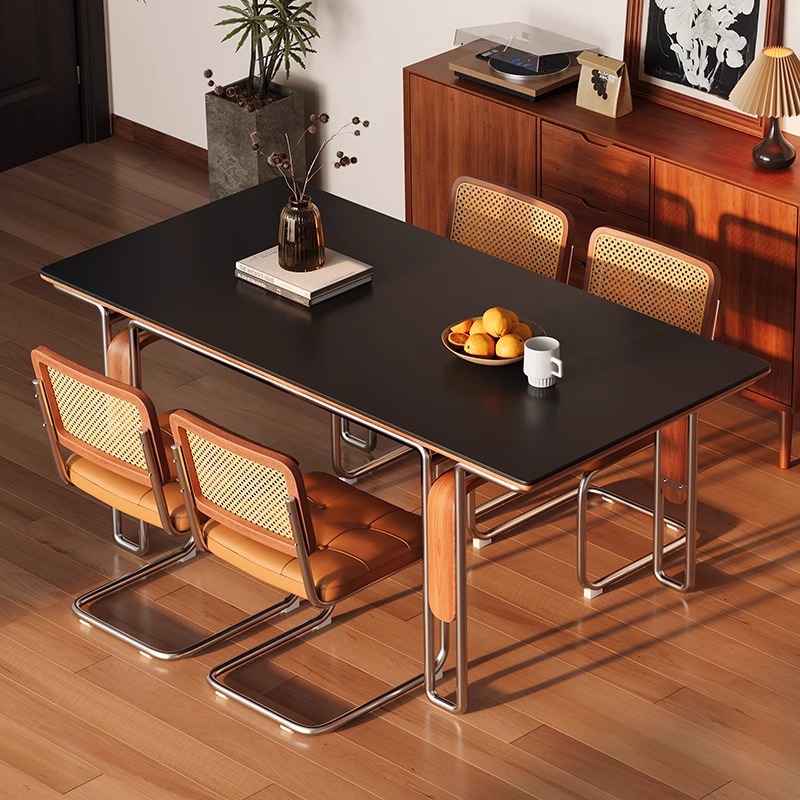 Mesa de comedor de madera maciza de tablero de roca Bauhaus de estilo medio 2025 nuevo estilo rectángulo negro de alta gama para el hogar pequeño apartamento