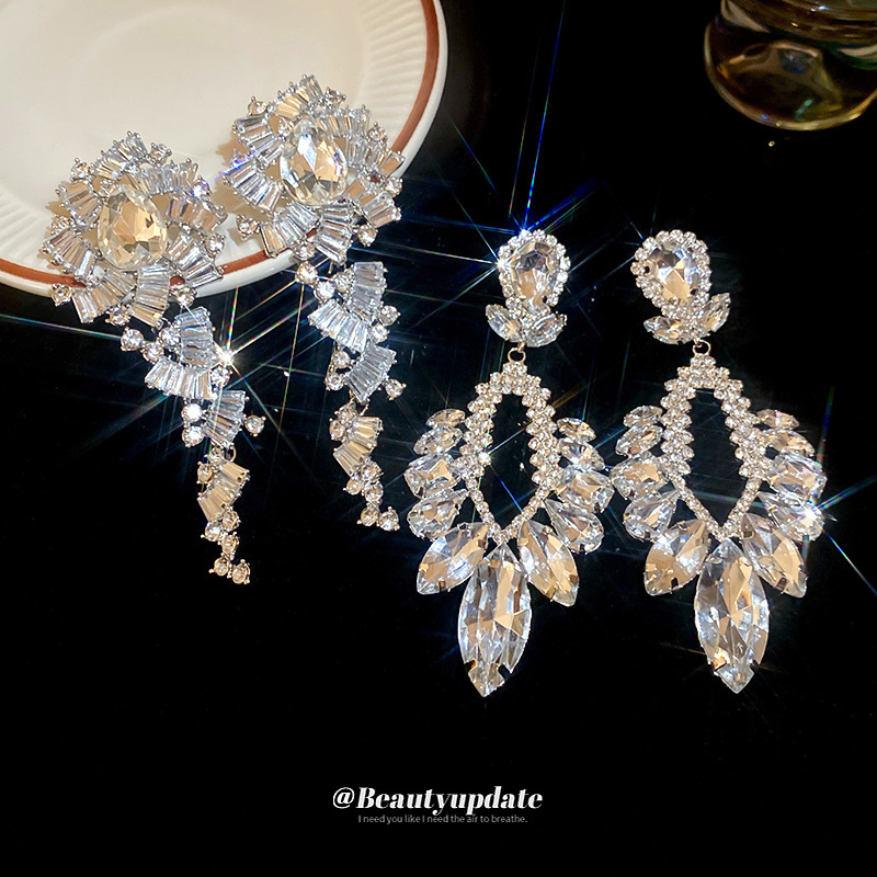 Pendientes de gota de agua en forma de diamante con aguja de plata, personalidad de nicho femenina, pendientes exagerados, pendientes de temperamento de moda, lujo ligero, sentido de alta gama